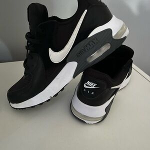 Women’s Nike Air Max, Black, Size 7.5.